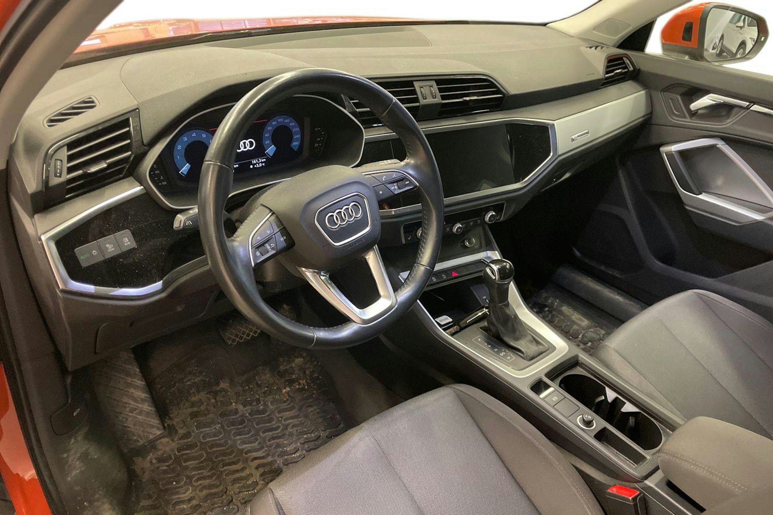 oranssi Audi Q3 2019 kuva 3.