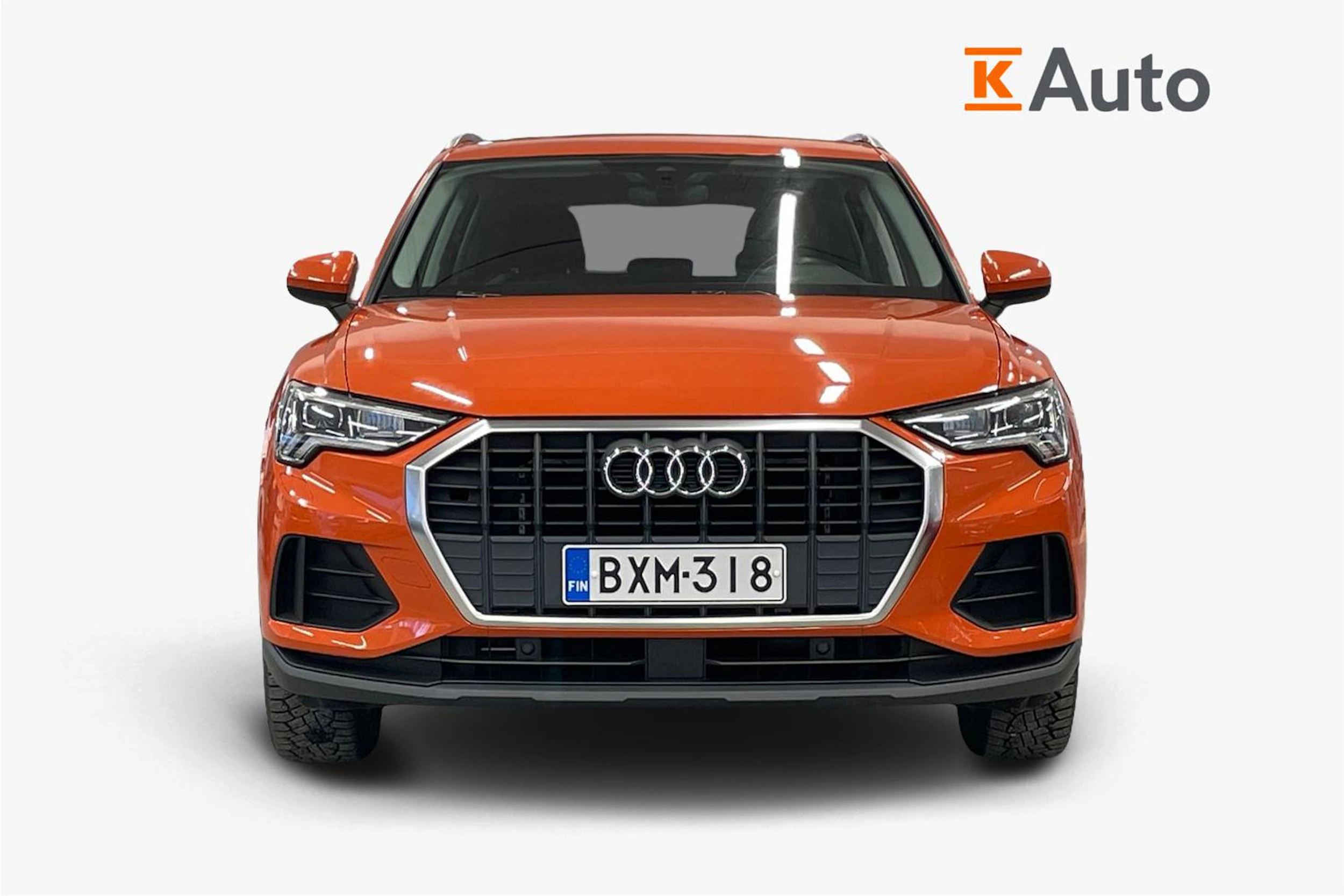 oranssi Audi Q3 2019 kuva 4.