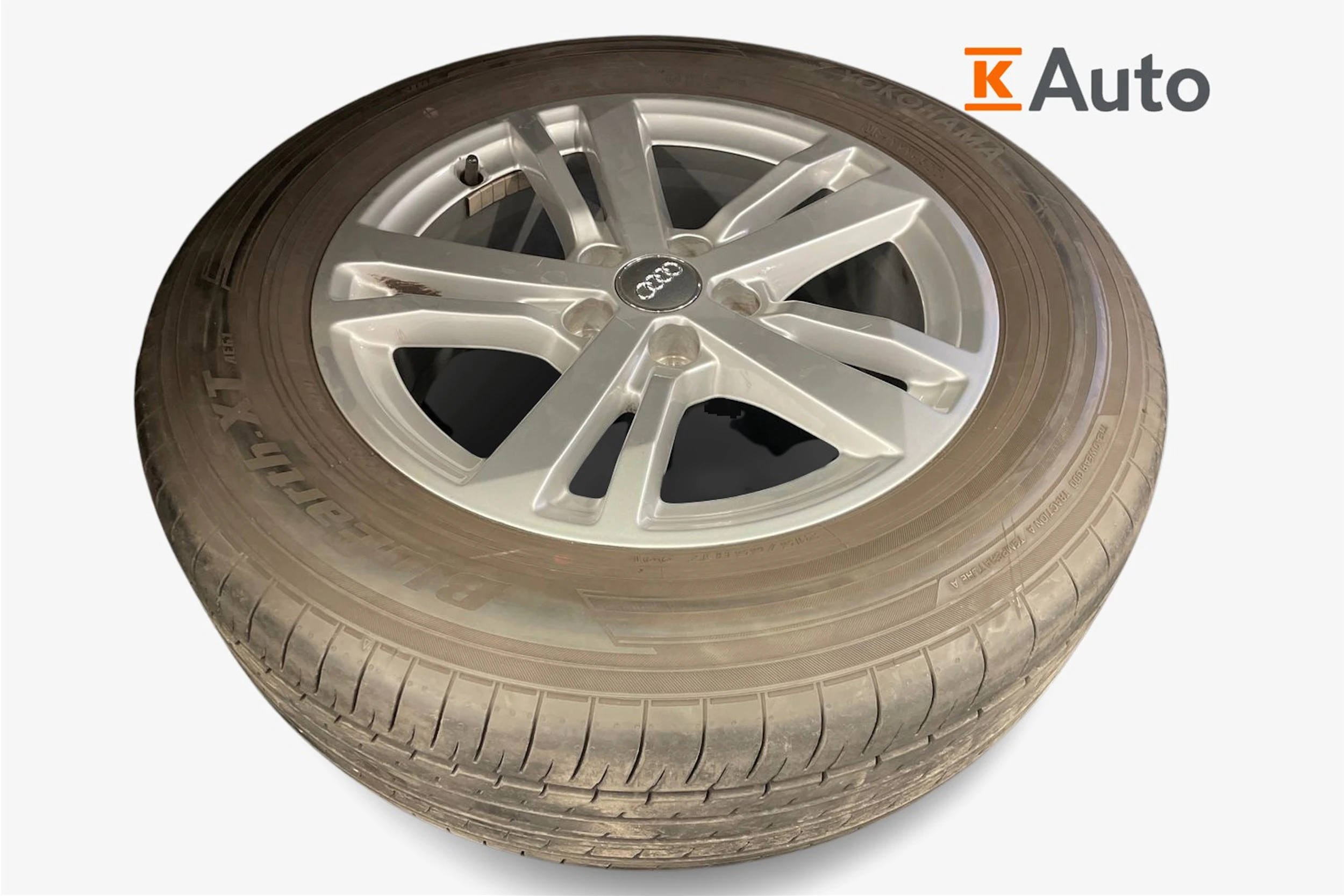 oranssi Audi Q3 2019 kuva 9.