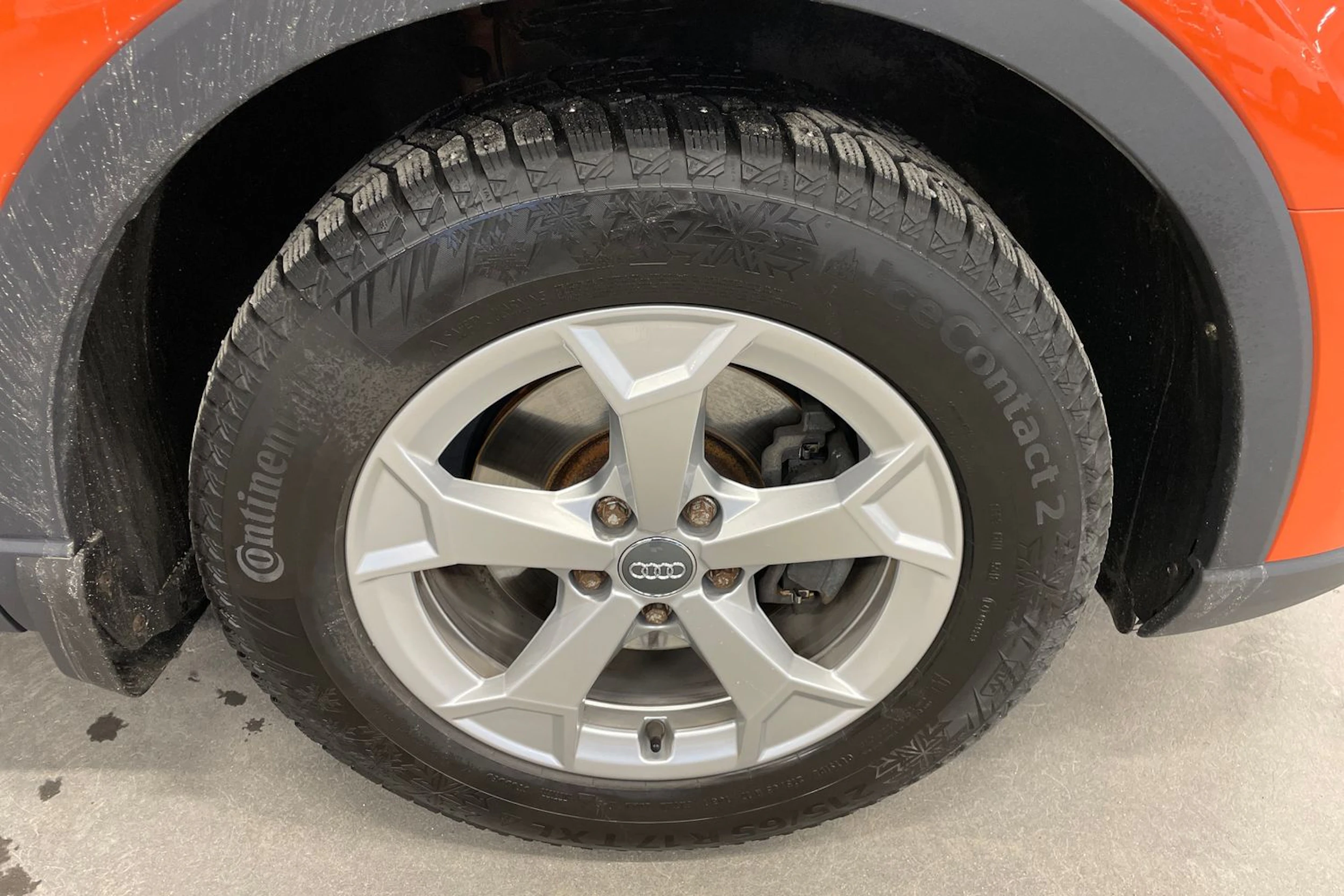 oranssi Audi Q3 2019 kuva 10.