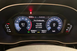 oranssi Audi Q3 2019 kuva 11.