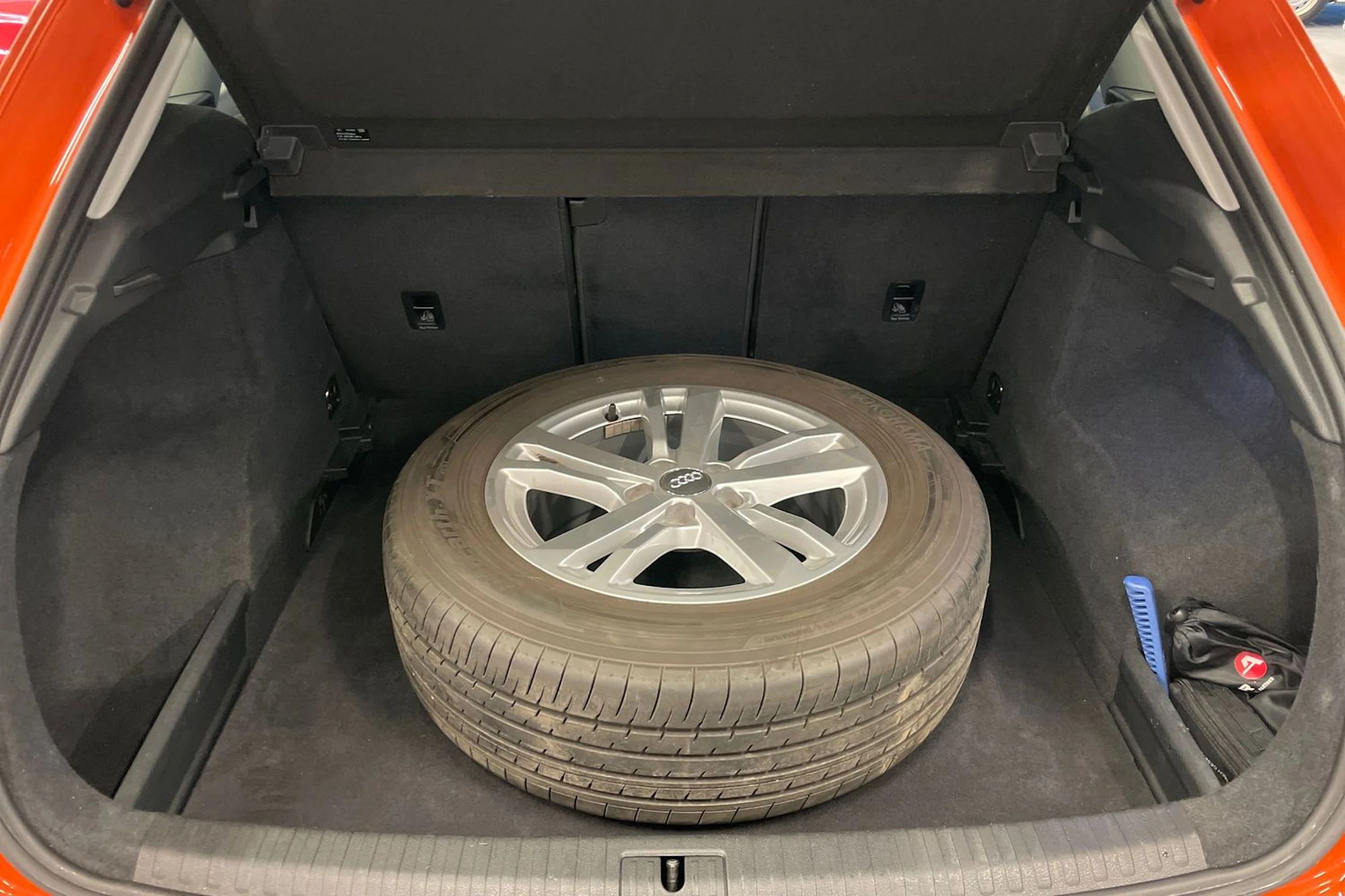 oranssi Audi Q3 2019 kuva 13.