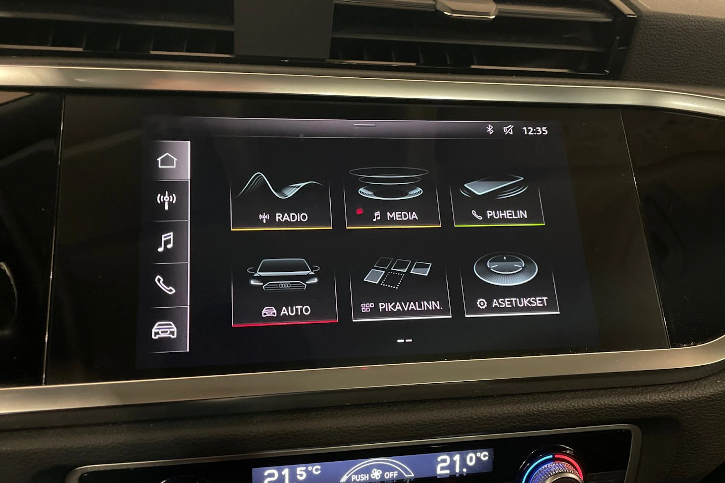 oranssi Audi Q3 2019 kuva 15.