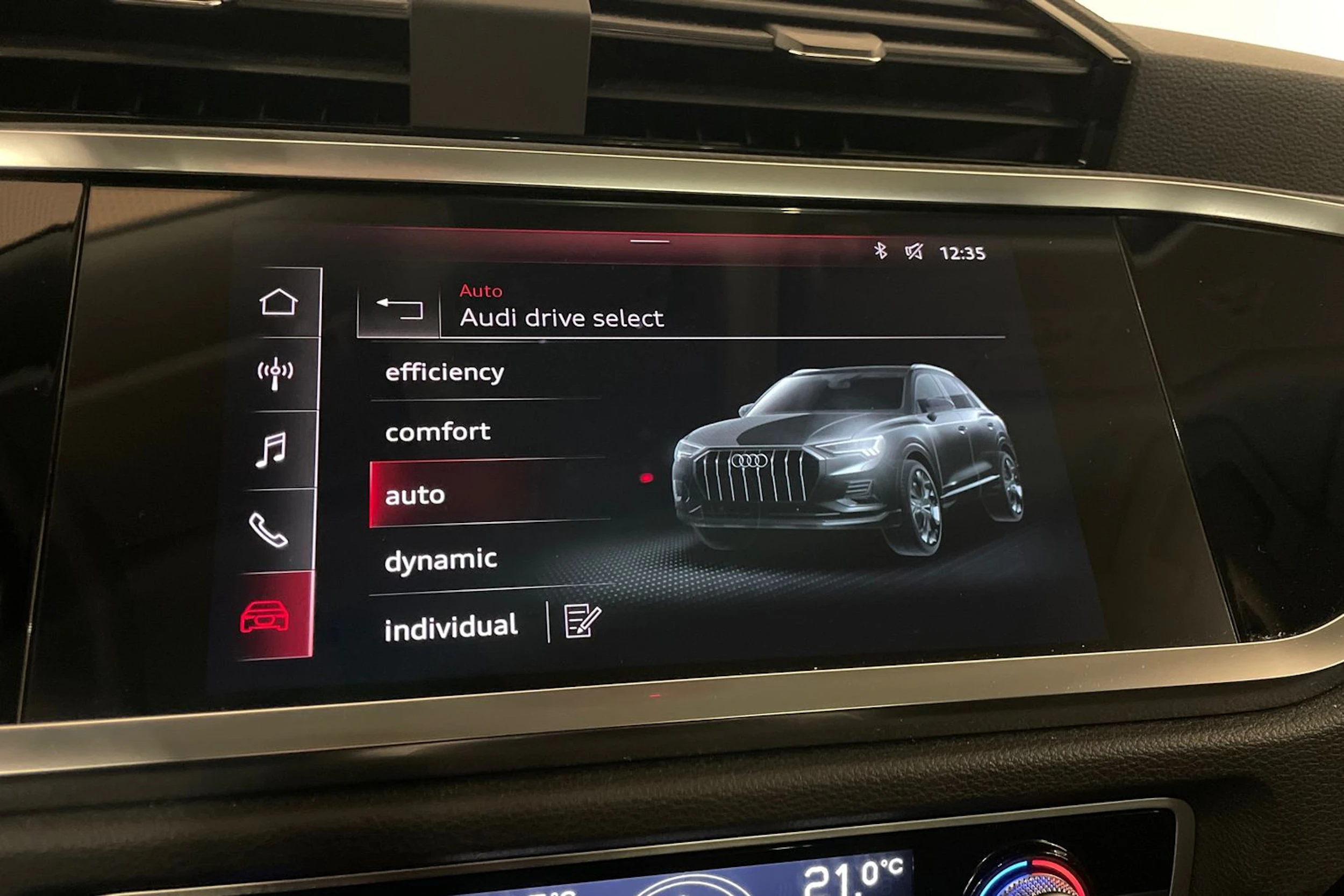 oranssi Audi Q3 2019 kuva 16.