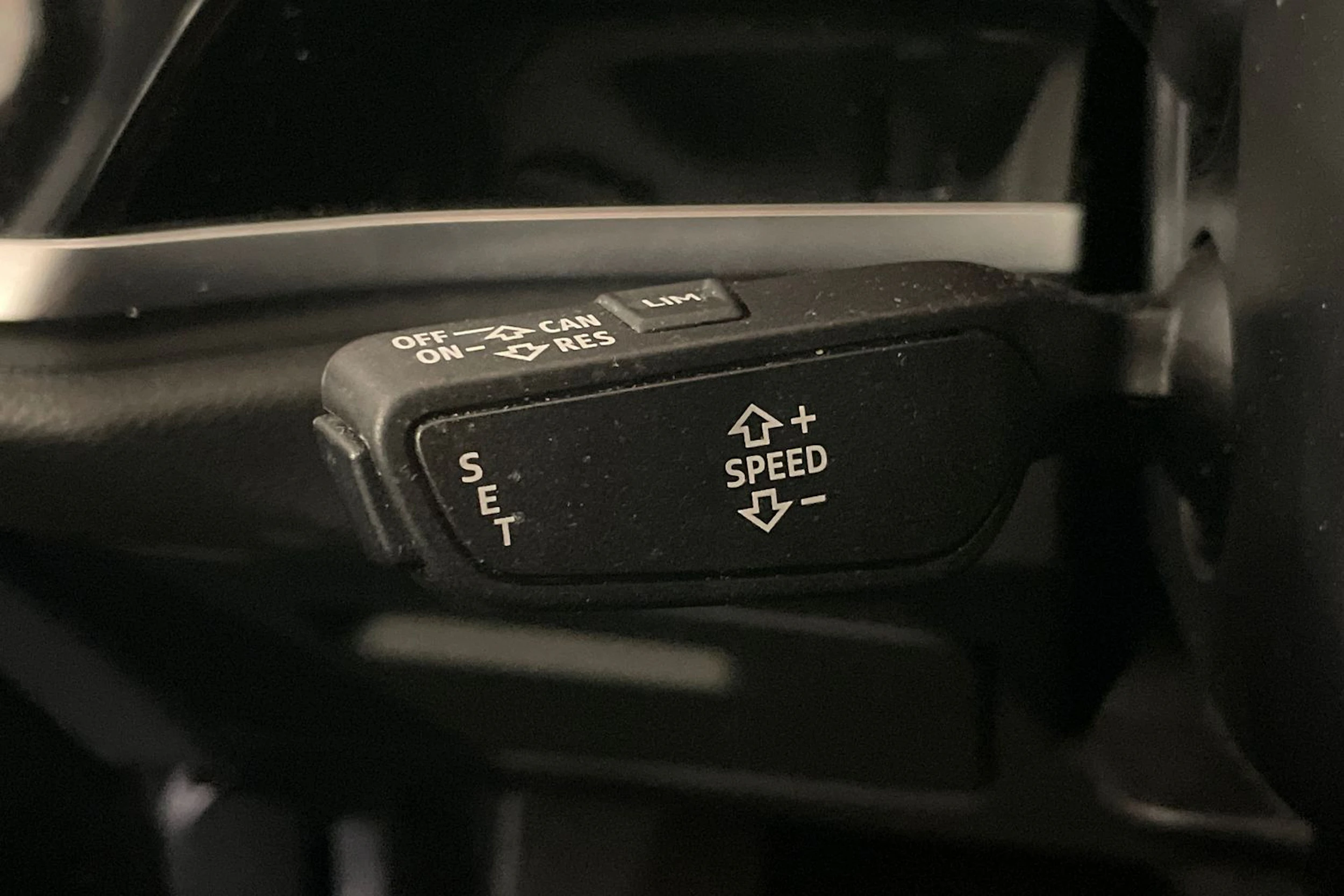 oranssi Audi Q3 2019 kuva 18.