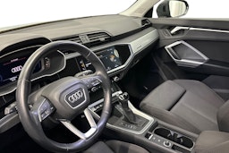 Harmaa Audi Q3 2019 kuva 7.