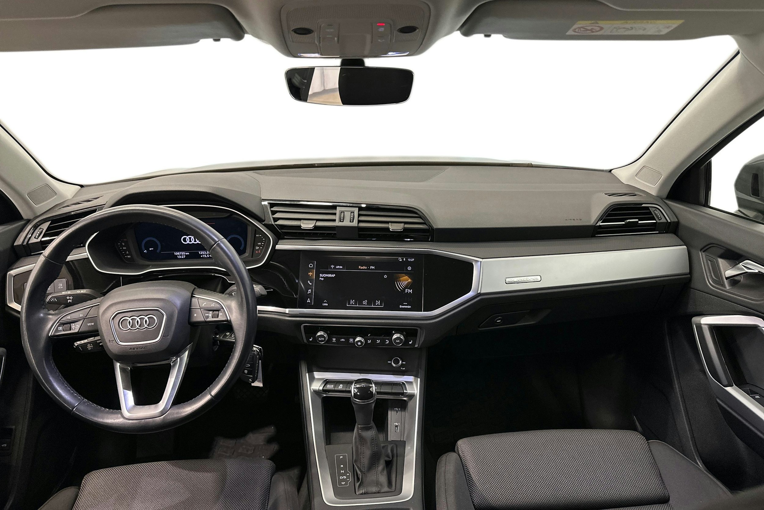 Harmaa Audi Q3 2019 kuva 9.