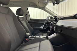 Harmaa Audi Q3 2019 kuva 15.