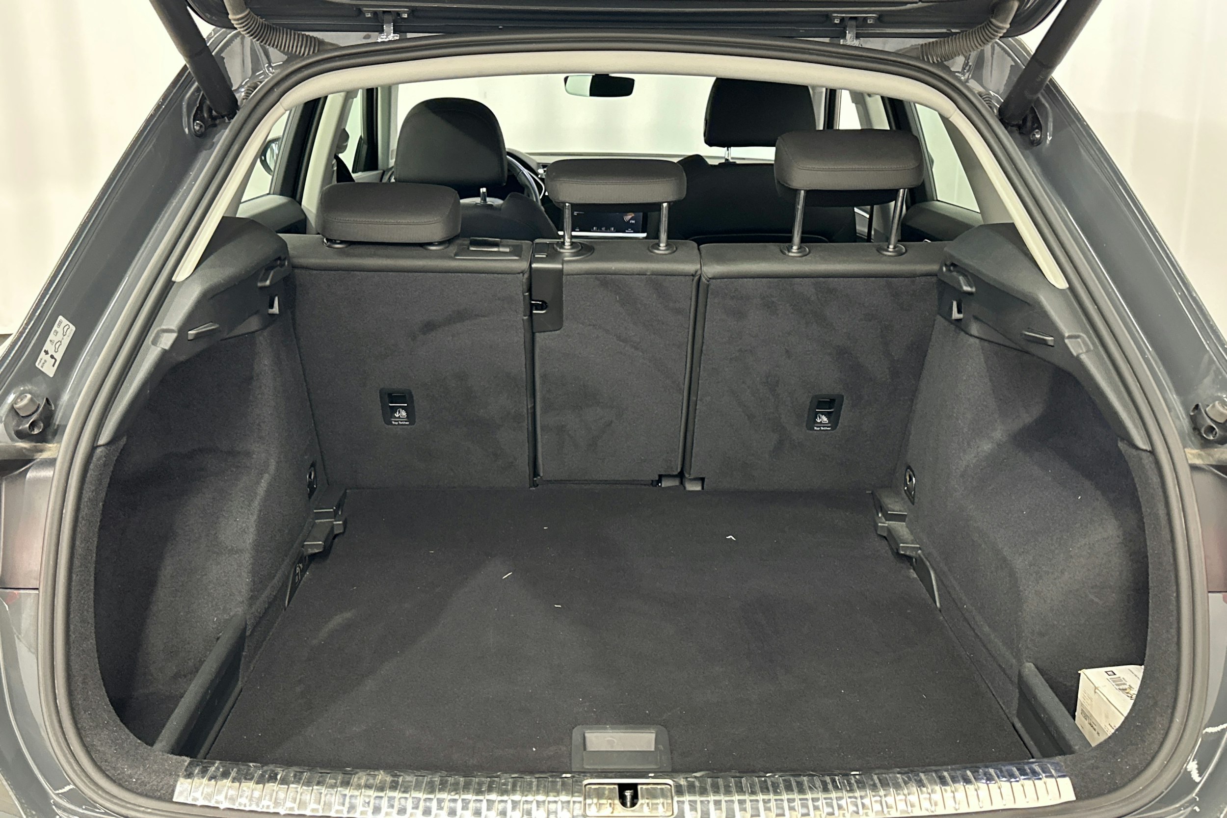 Harmaa Audi Q3 2019 kuva 16.