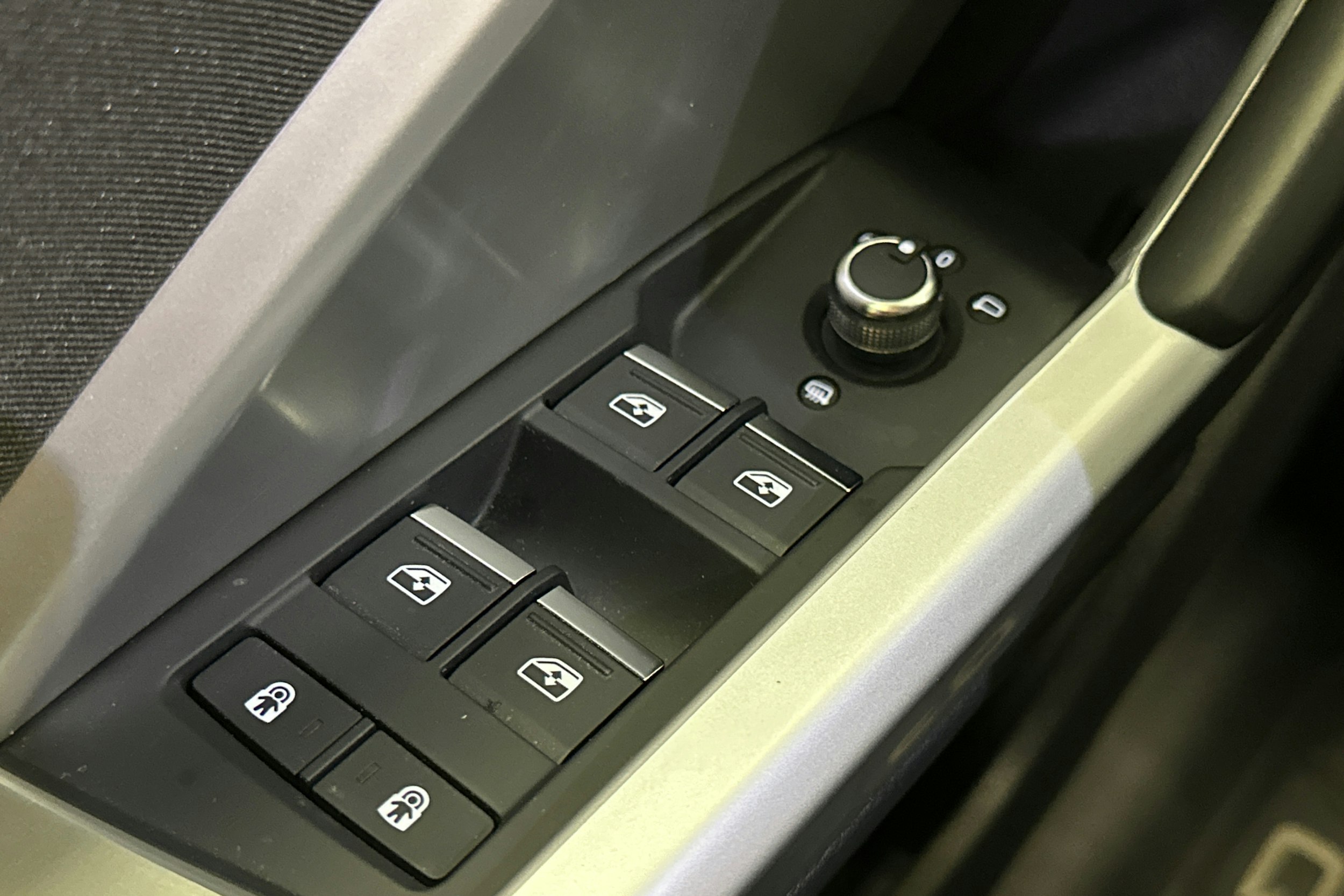 Harmaa Audi Q3 2019 kuva 17.