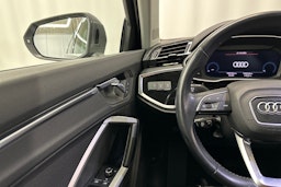 Harmaa Audi Q3 2019 kuva 19.