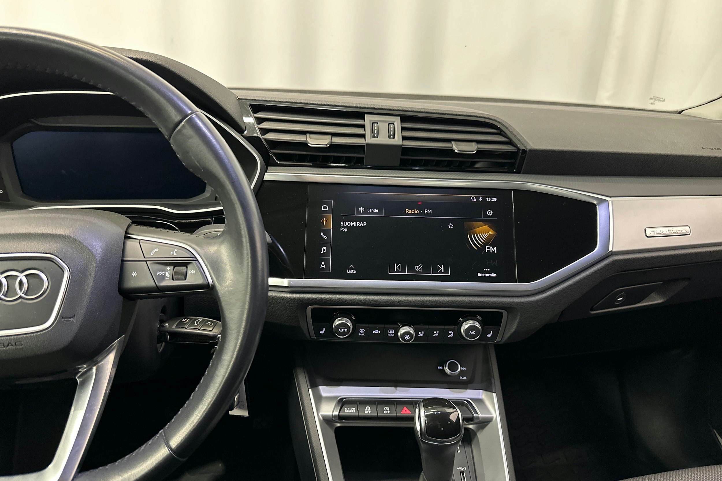 Harmaa Audi Q3 2019 kuva 20.