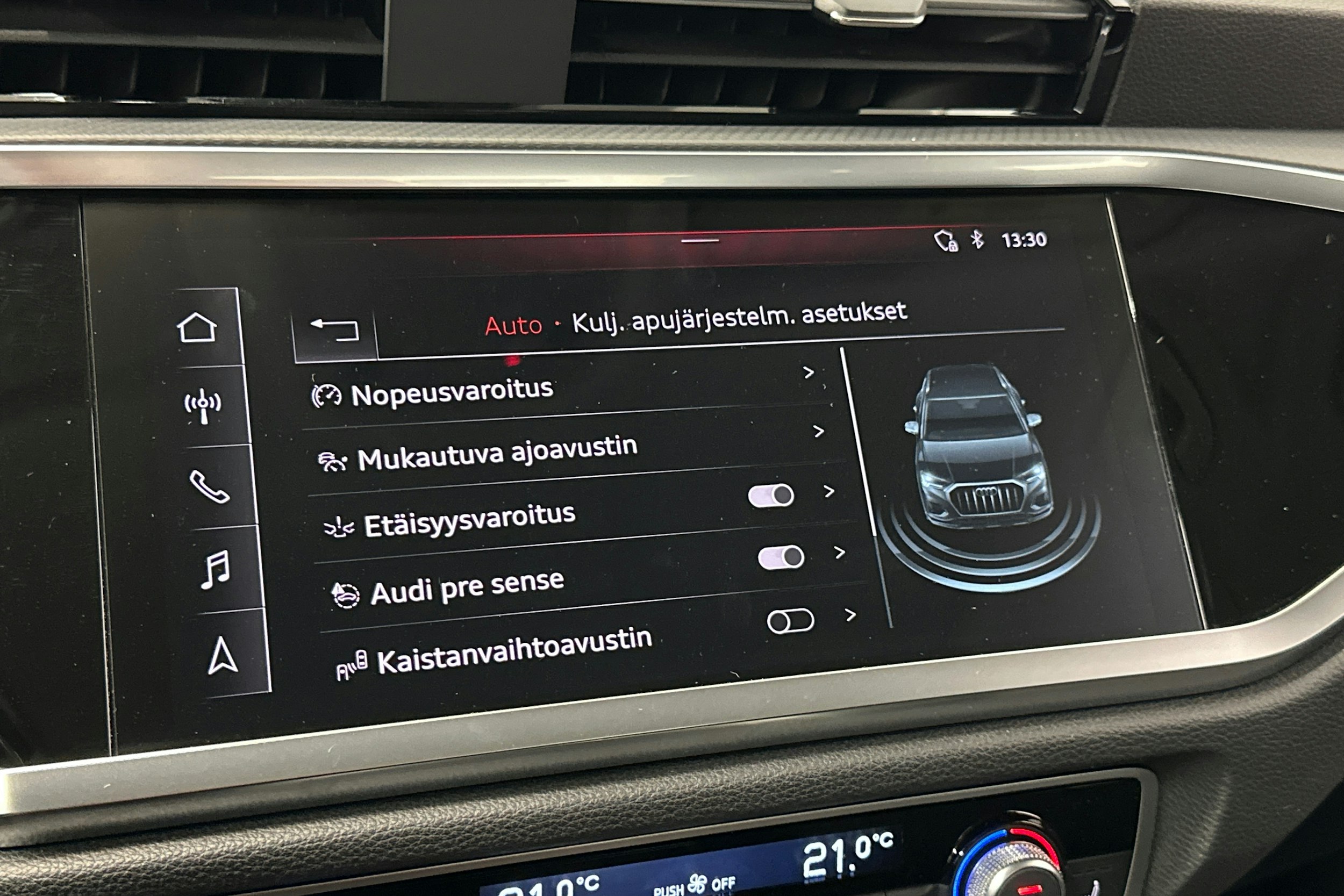 Harmaa Audi Q3 2019 kuva 23.