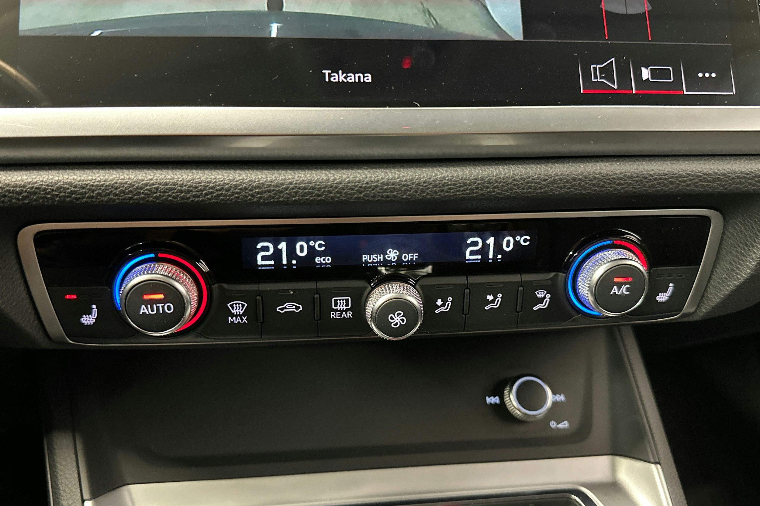 Harmaa Audi Q3 2019 kuva 25.