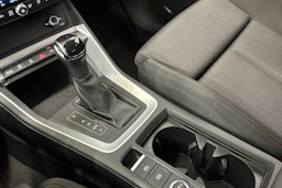 Harmaa Audi Q3 2019 kuva 27.