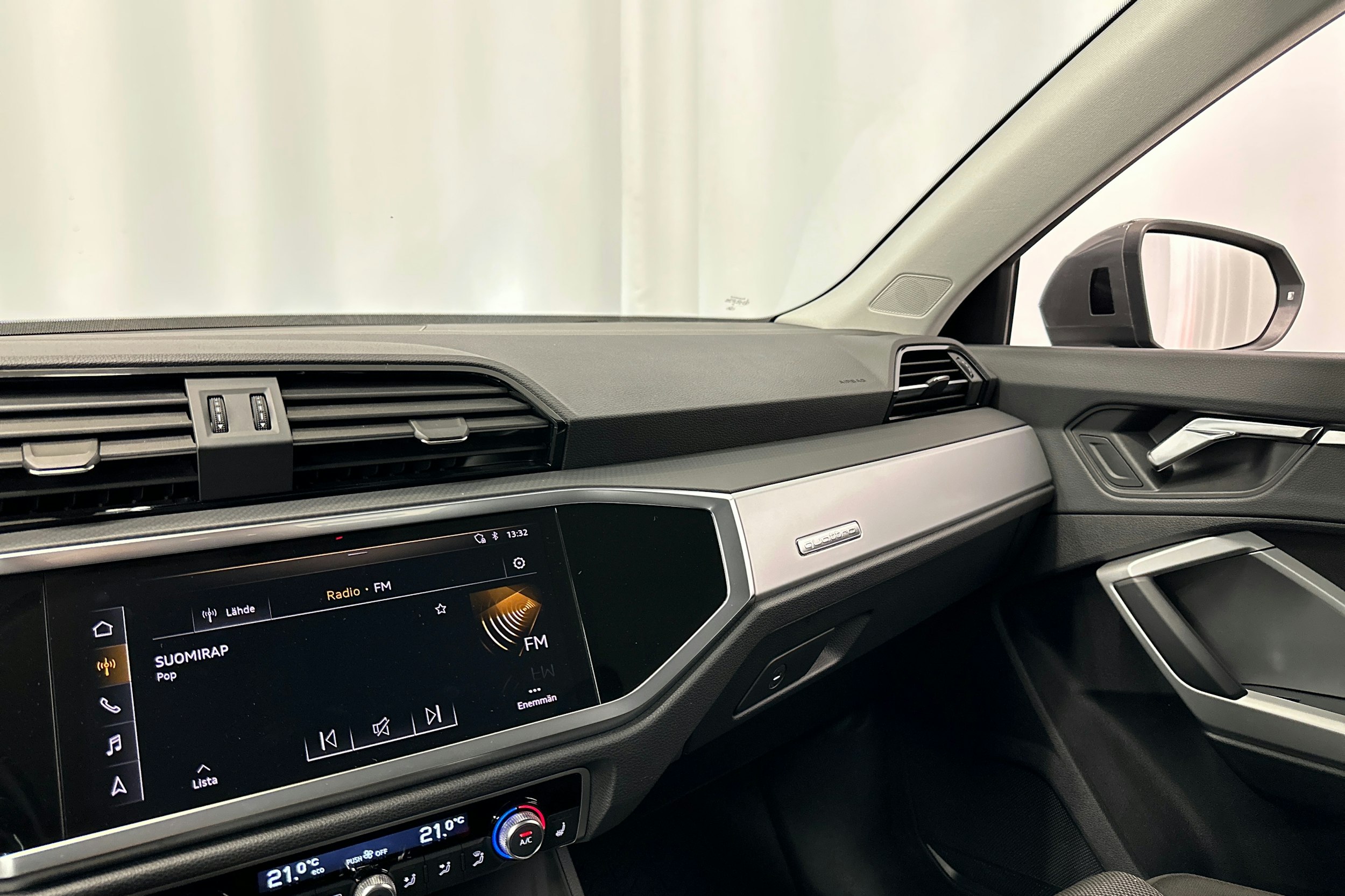 Harmaa Audi Q3 2019 kuva 28.