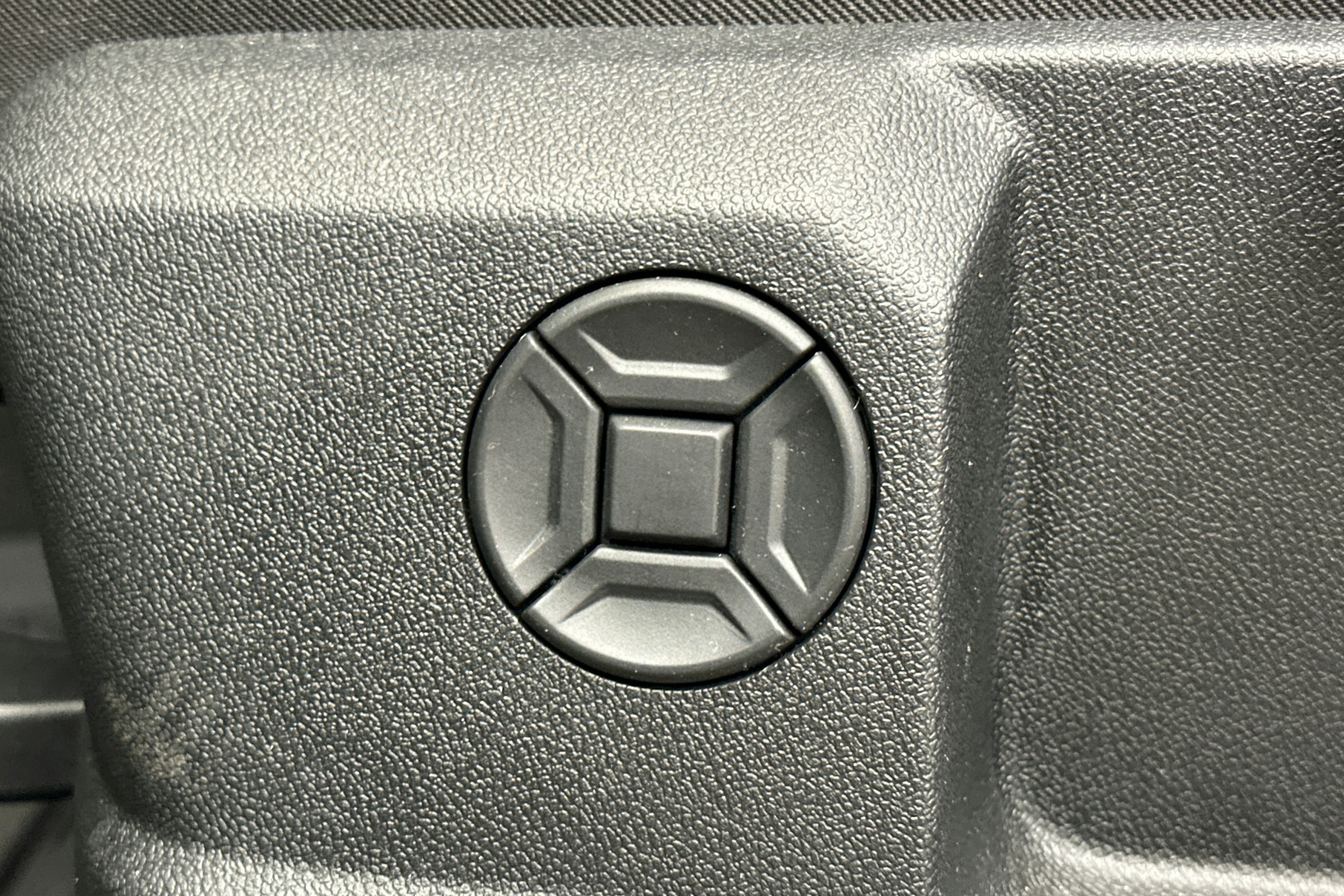 Harmaa Audi Q3 2019 kuva 29.