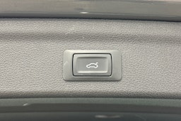 Harmaa Audi Q3 2019 kuva 31.