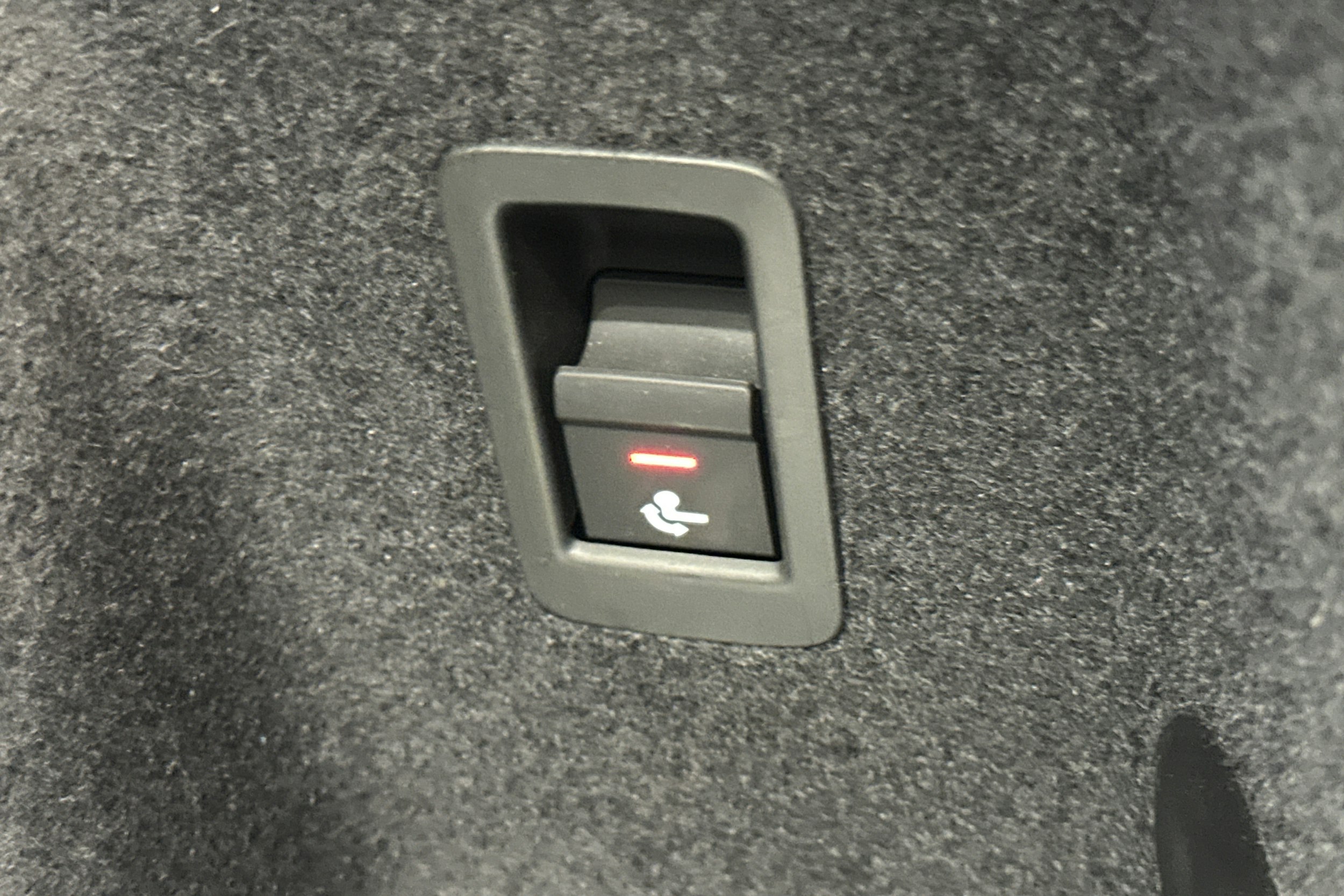 Harmaa Audi Q3 2019 kuva 33.