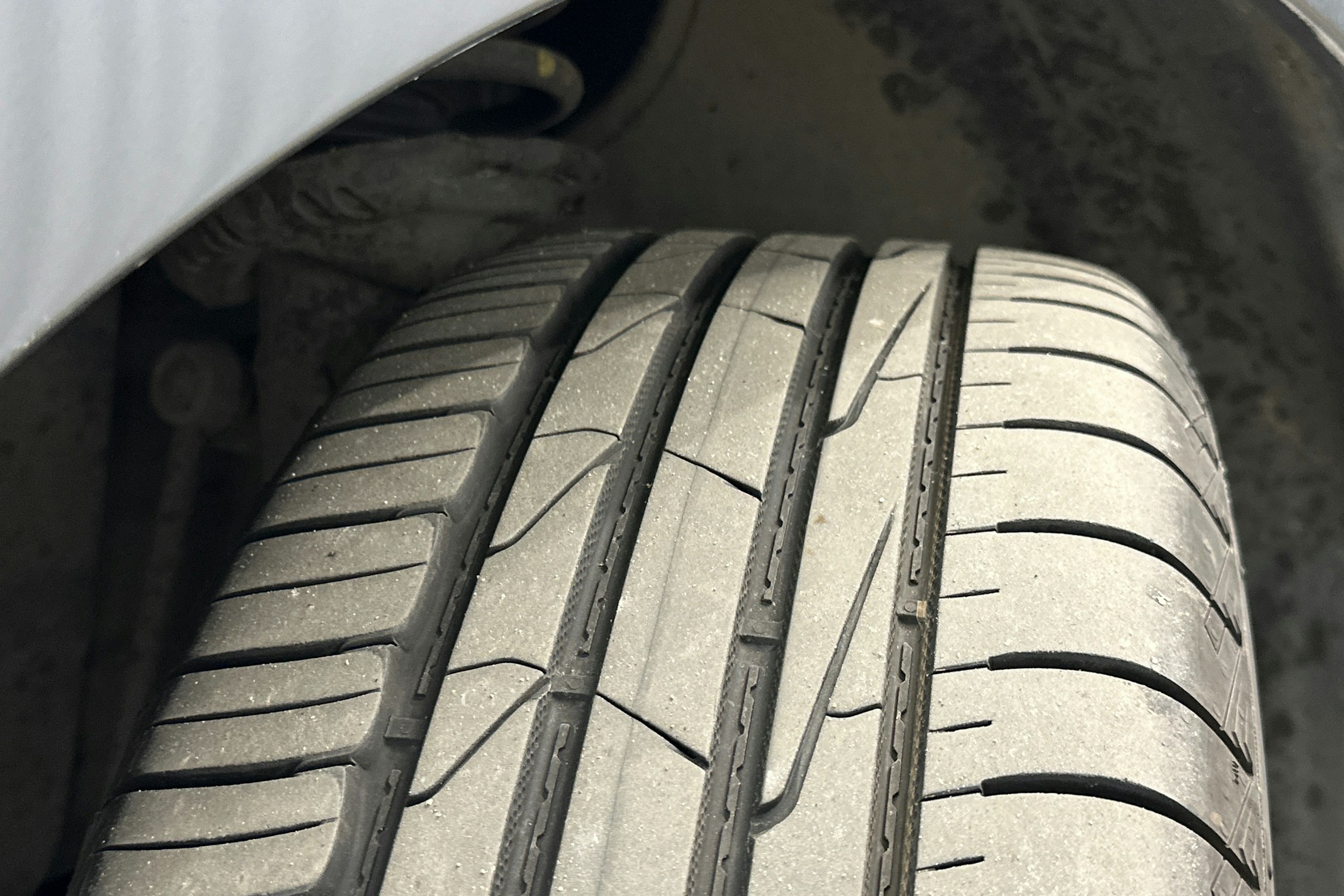 Harmaa Audi Q3 2019 kuva 35.