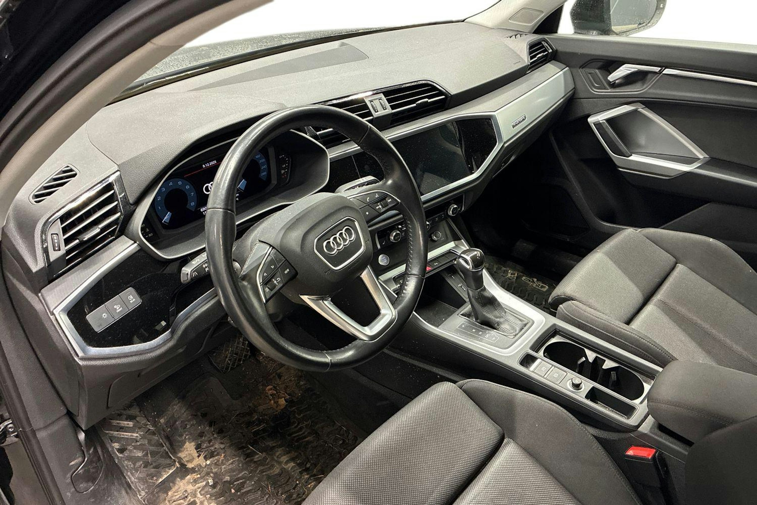 musta Audi Q3 2019 kuva 3.