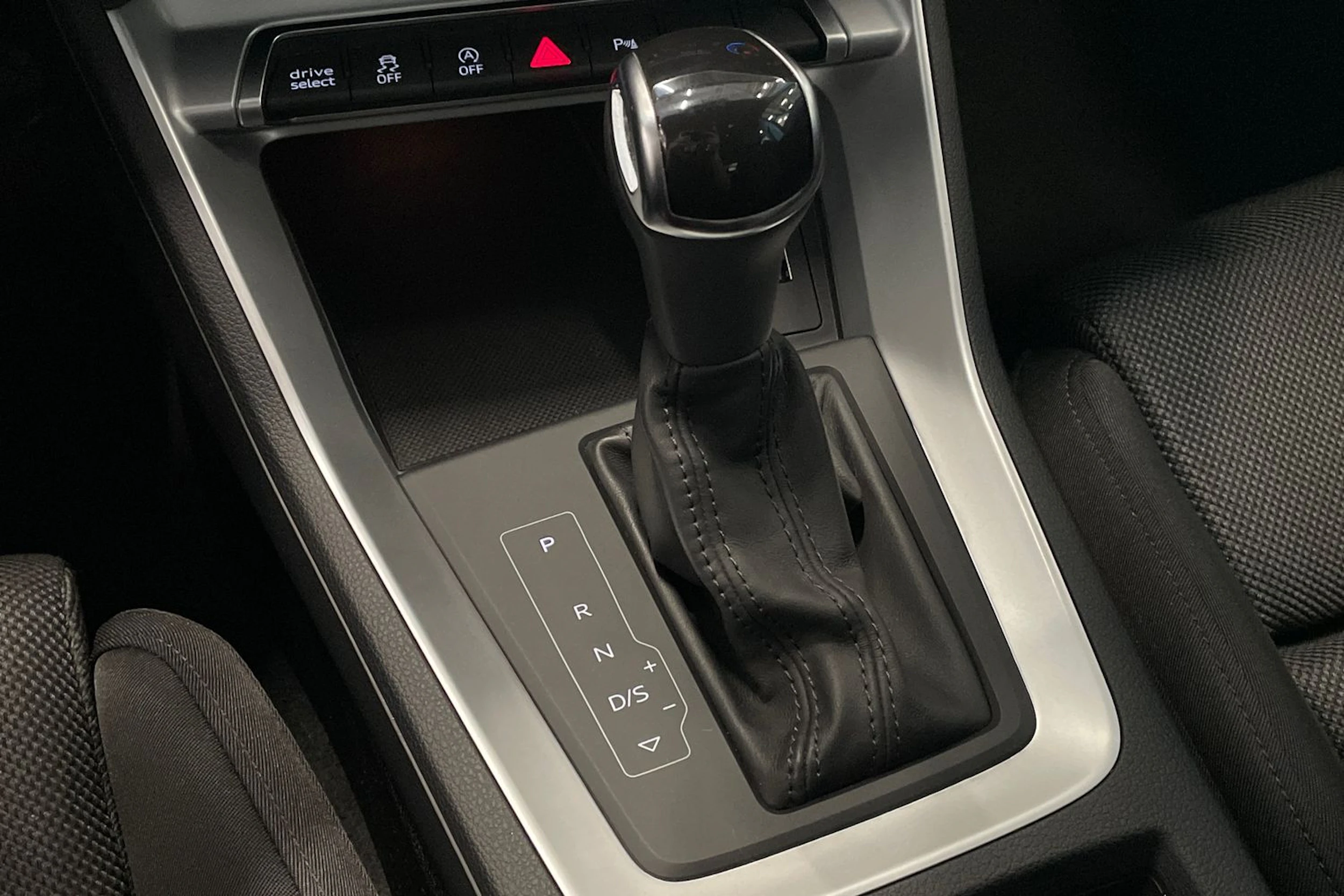 met. hopea Audi Q3 2019 kuva 26.