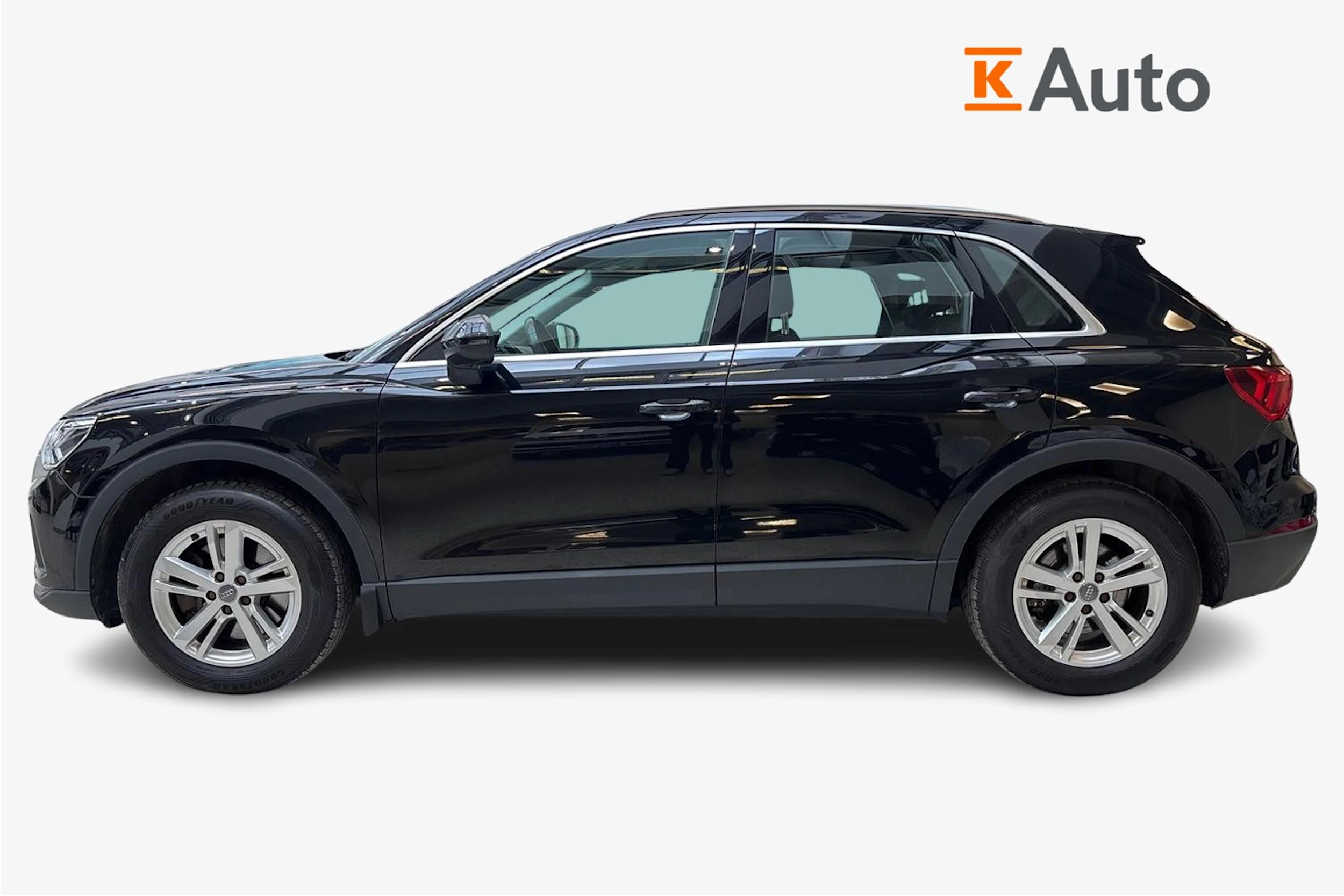 musta Audi Q3 2019 kuva 7.