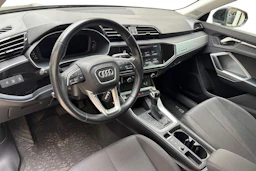 musta Audi Q3 2019 kuva 8.