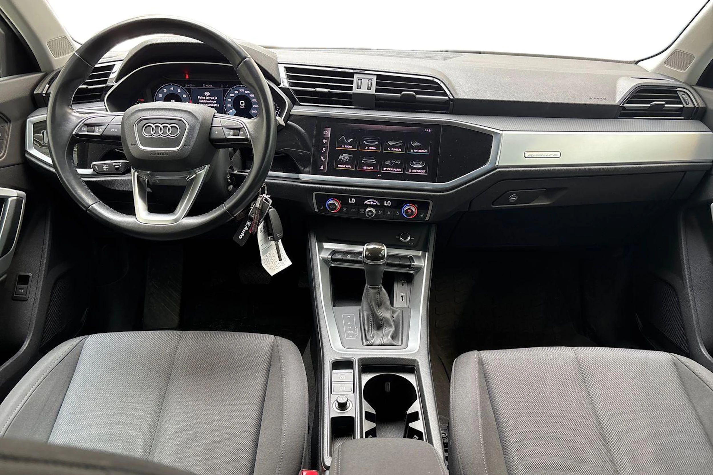 musta Audi Q3 2019 kuva 9.