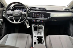 musta Audi Q3 2019 kuva 9.