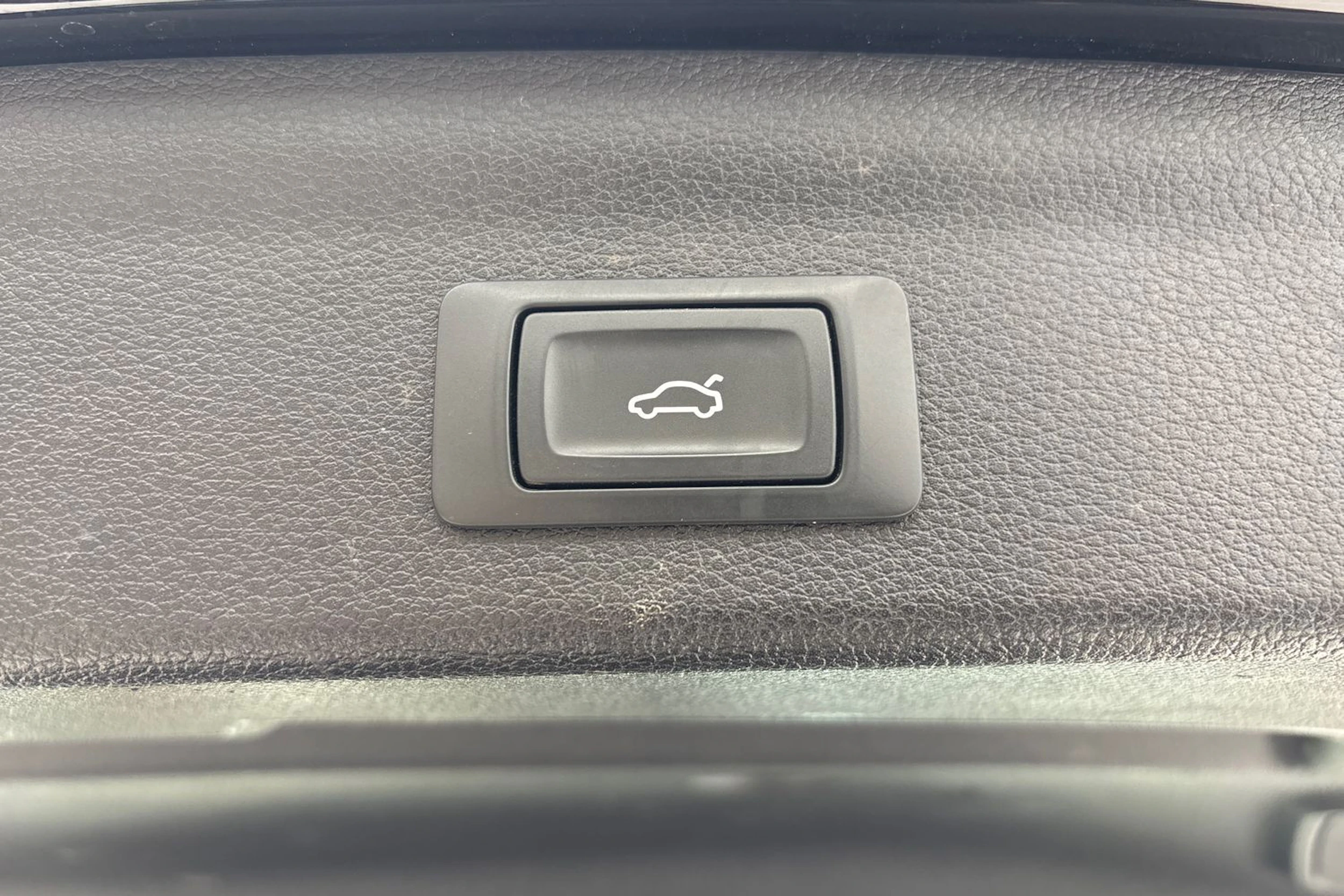 musta Audi Q3 2019 kuva 18.