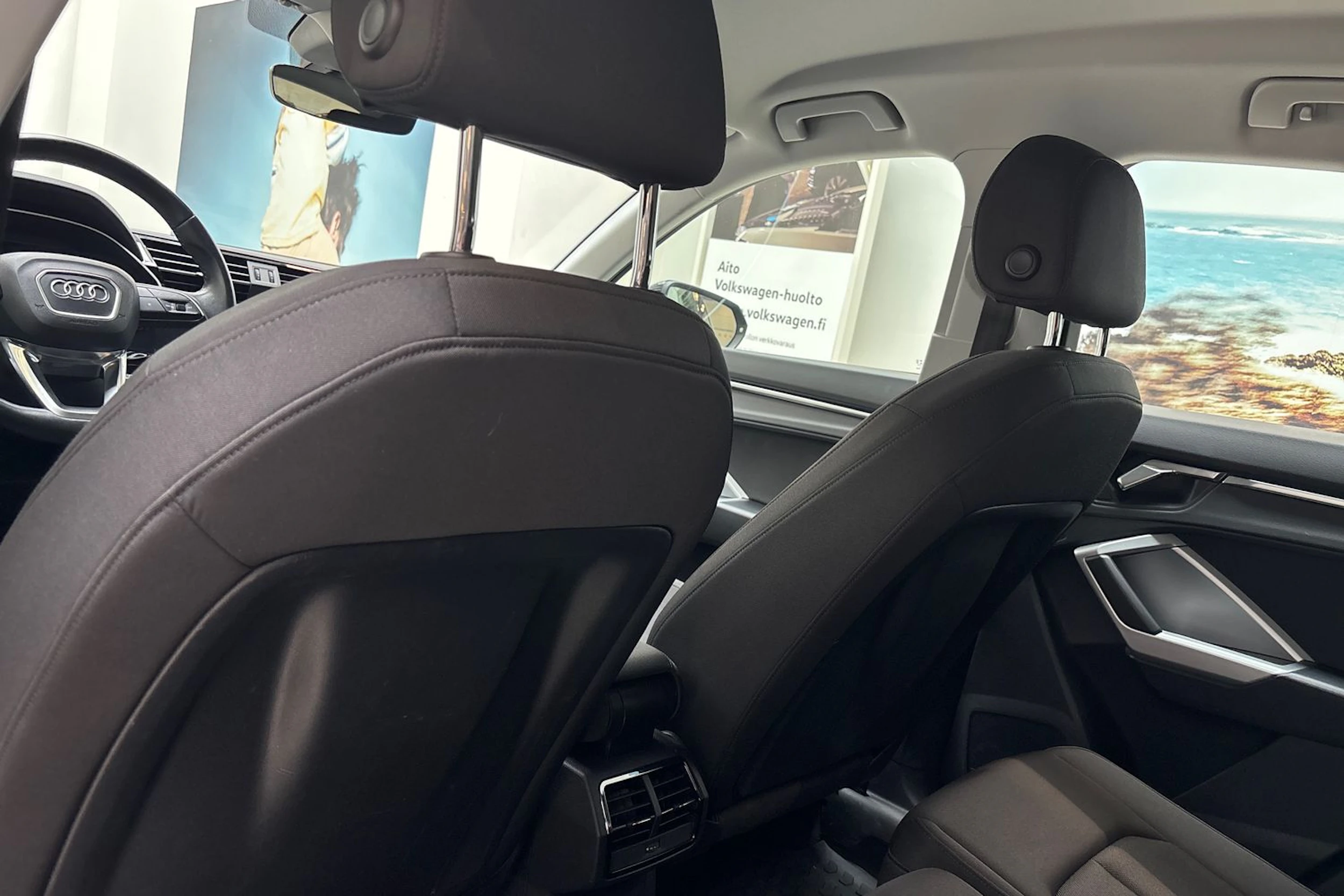 musta Audi Q3 2019 kuva 19.