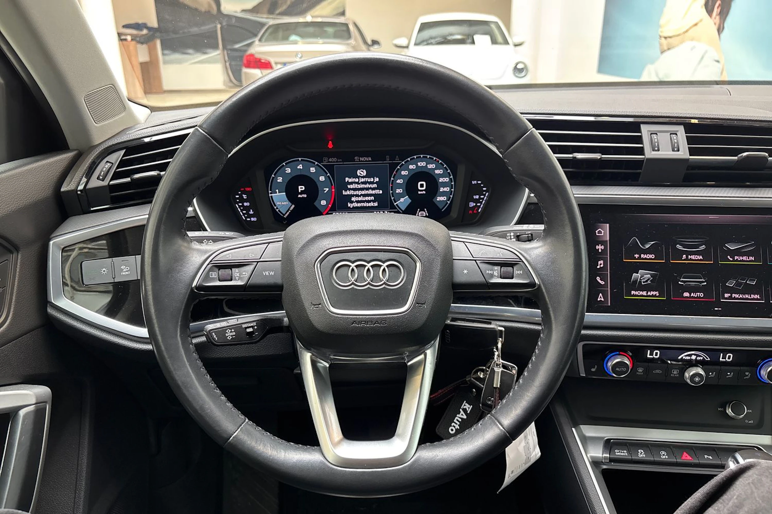 musta Audi Q3 2019 kuva 20.