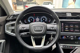 musta Audi Q3 2019 kuva 20.
