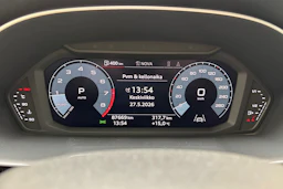 musta Audi Q3 2019 kuva 21.