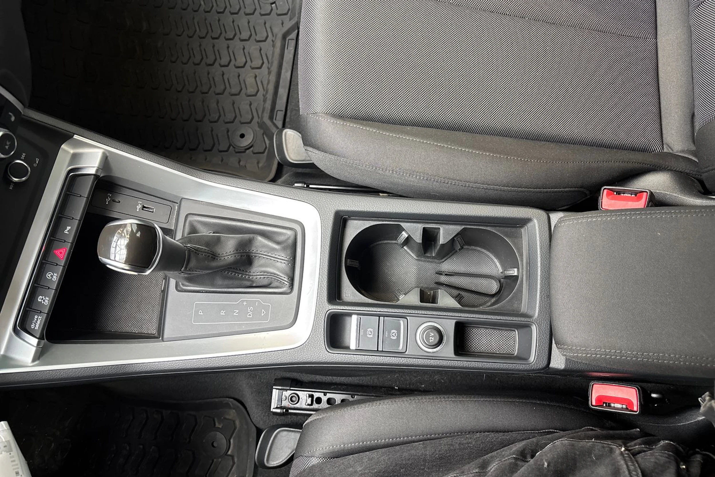 musta Audi Q3 2019 kuva 23.