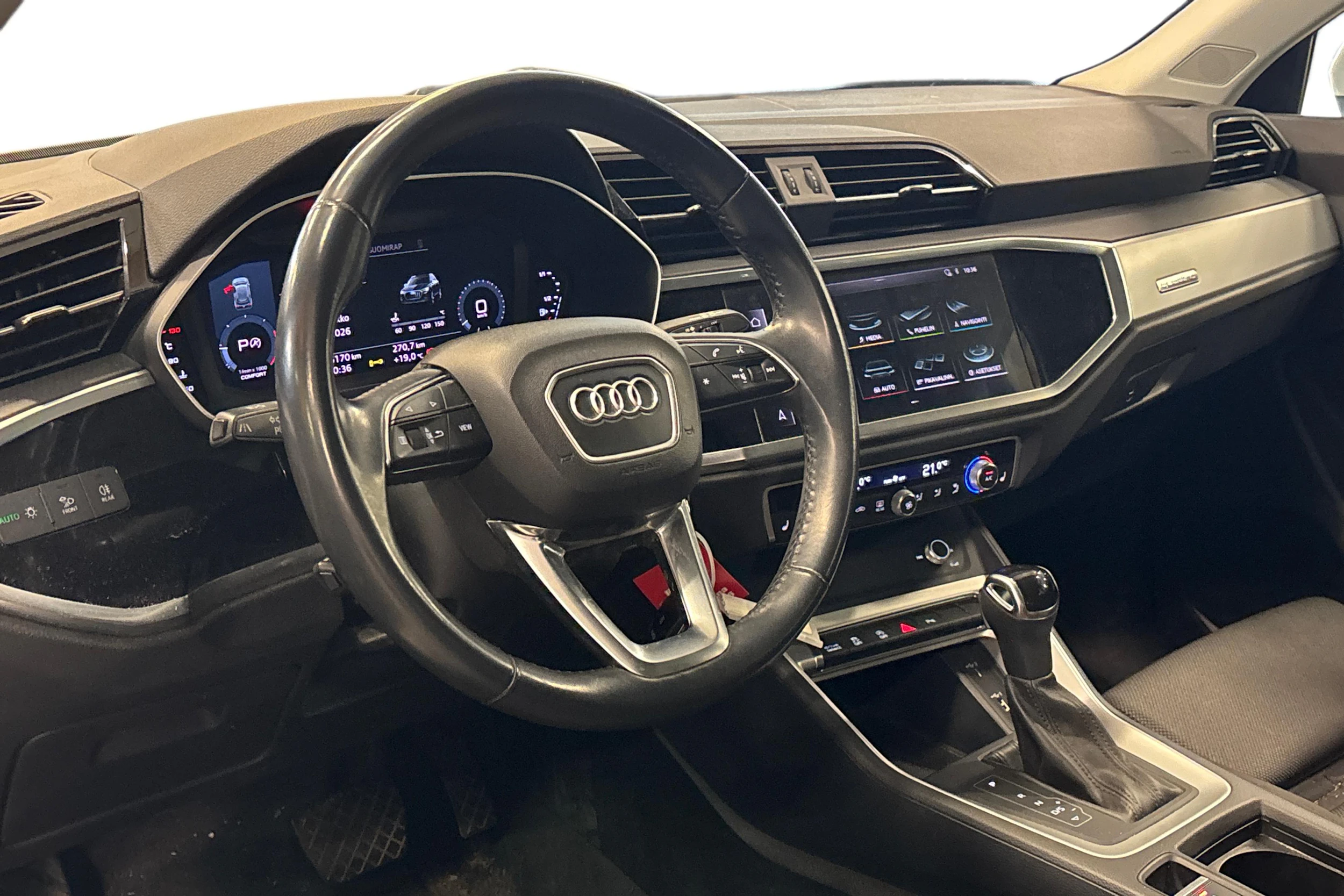 valkoinen Audi Q3 2019 kuva 3.