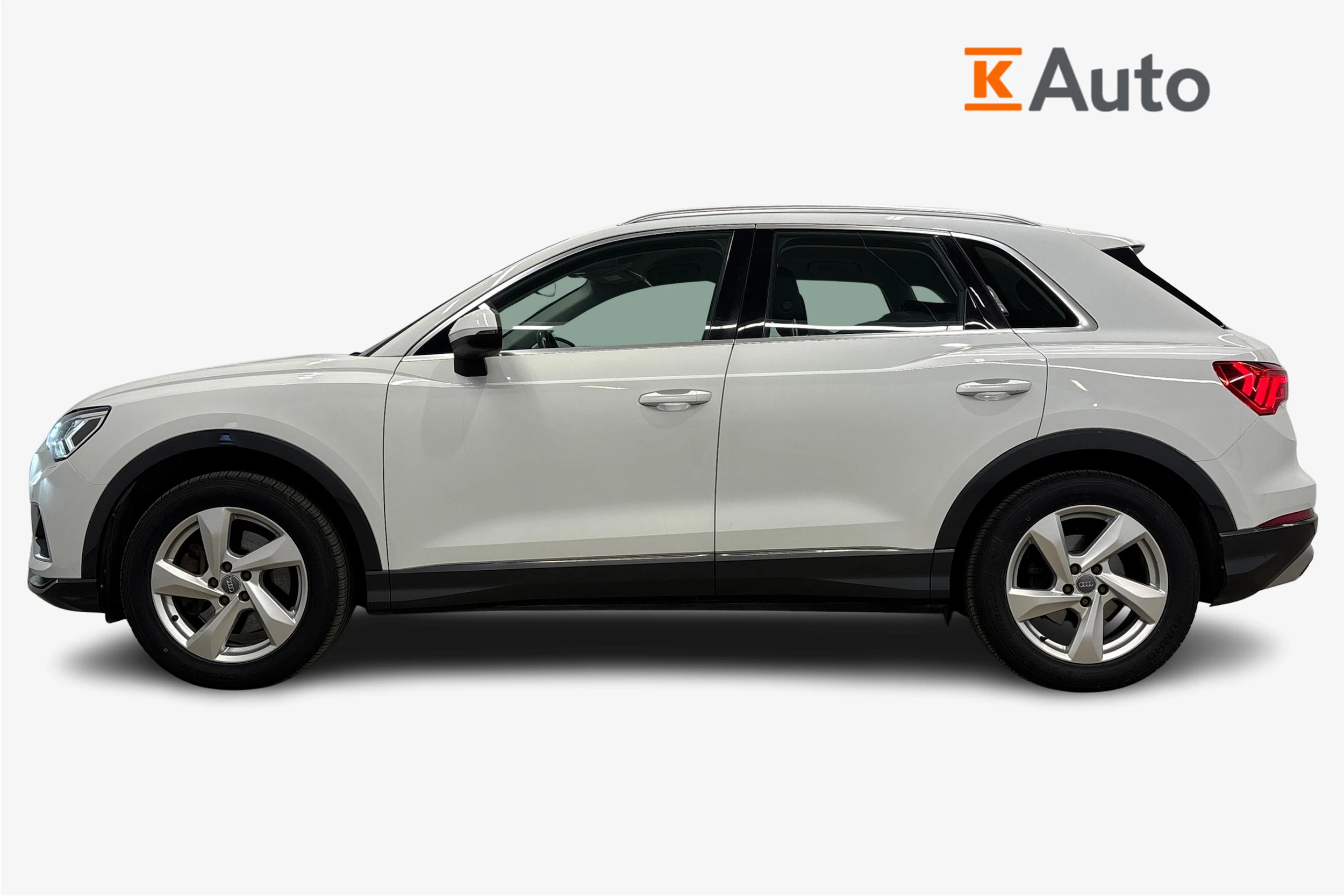 valkoinen Audi Q3 2019 kuva 7.