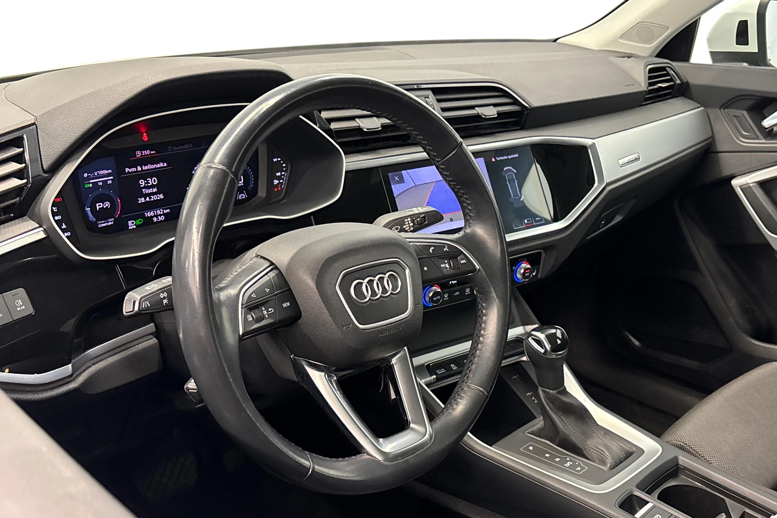 valkoinen Audi Q3 2019 kuva 8.