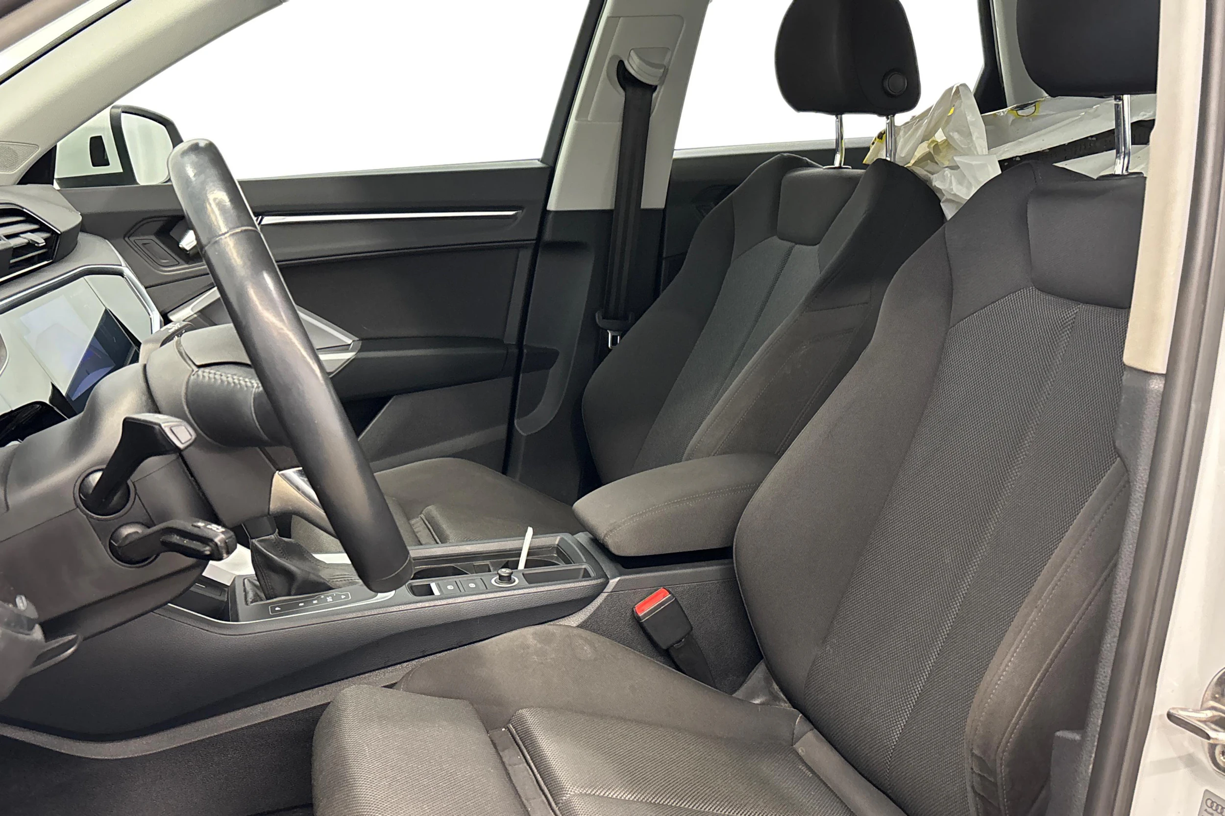 valkoinen Audi Q3 2019 kuva 9.