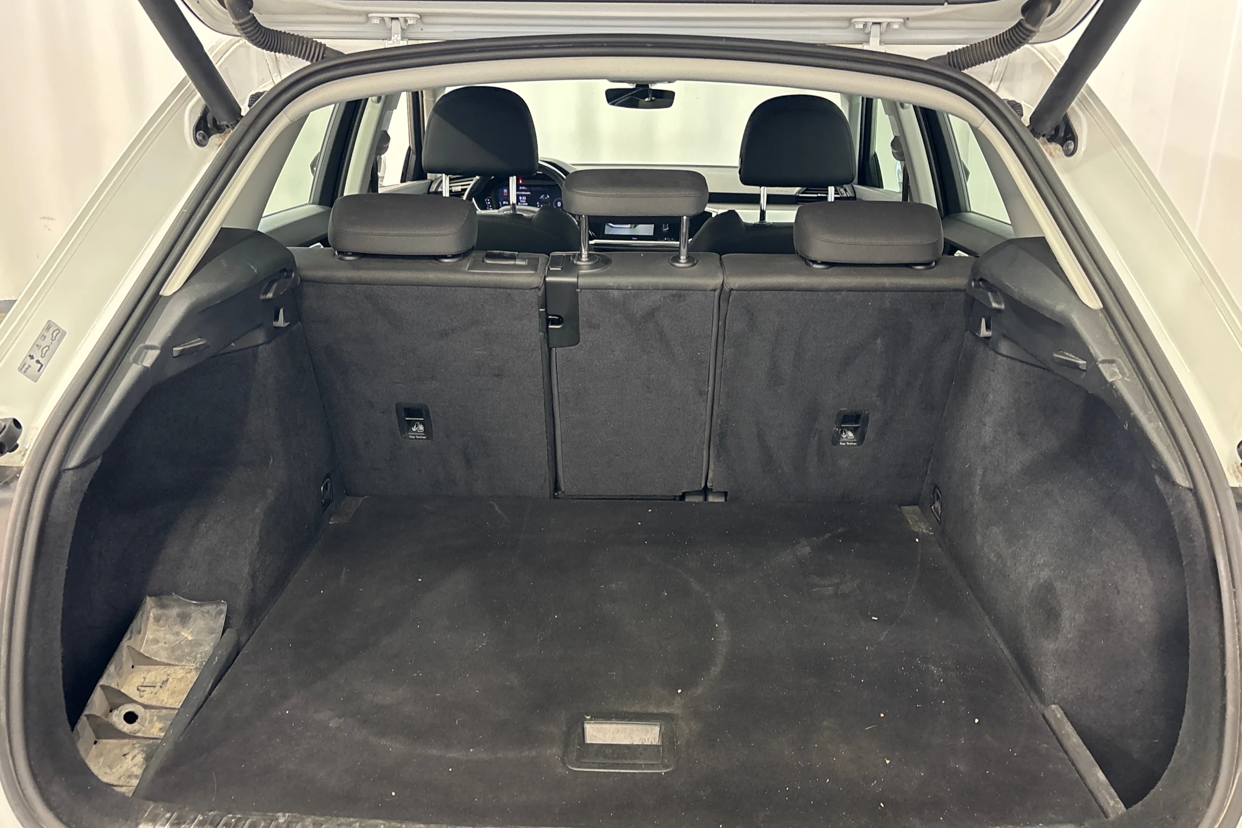 valkoinen Audi Q3 2019 kuva 15.