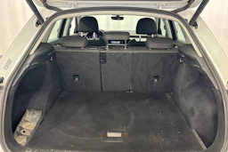 valkoinen Audi Q3 2019 kuva 15.