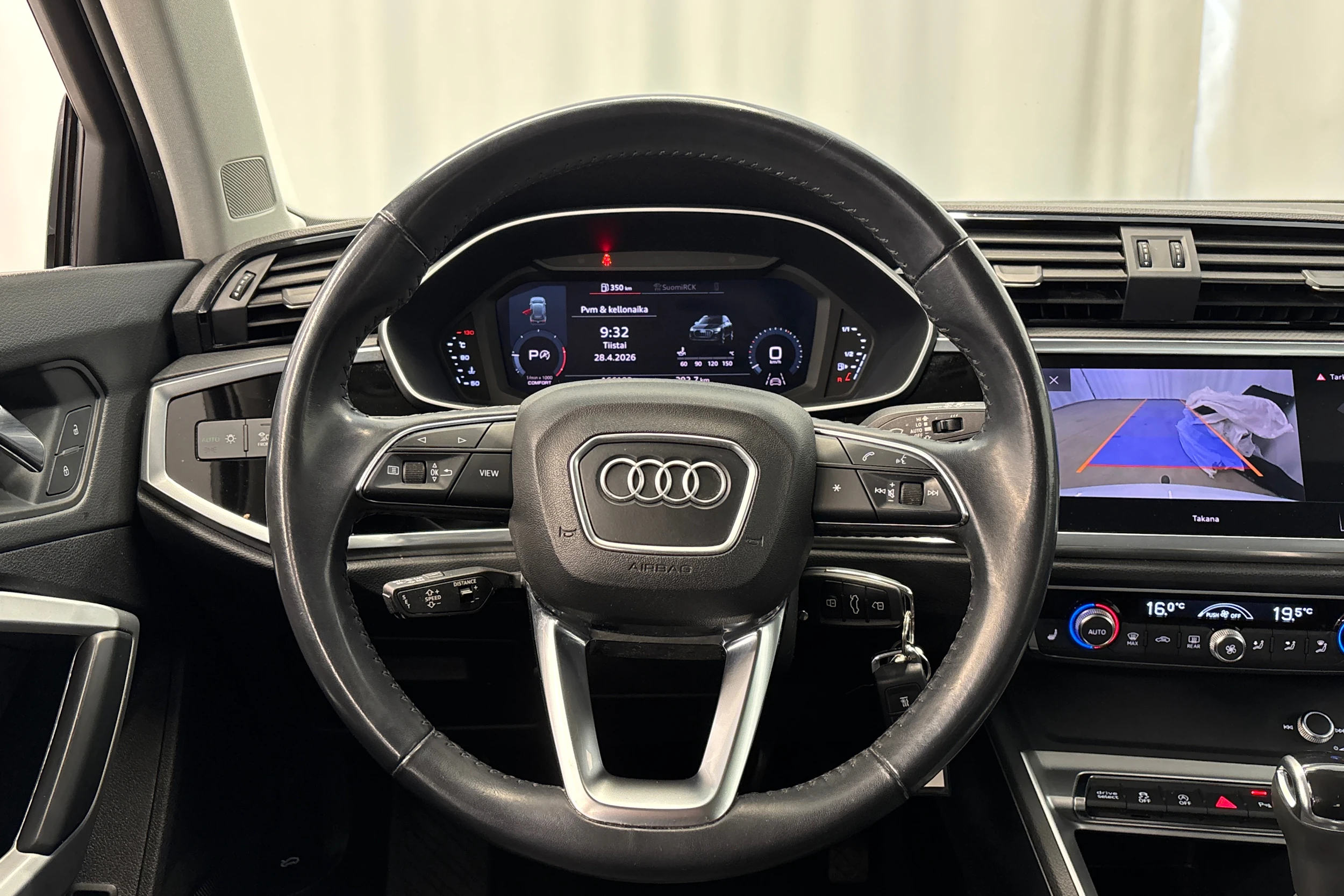 valkoinen Audi Q3 2019 kuva 17.