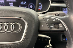 valkoinen Audi Q3 2019 kuva 19.