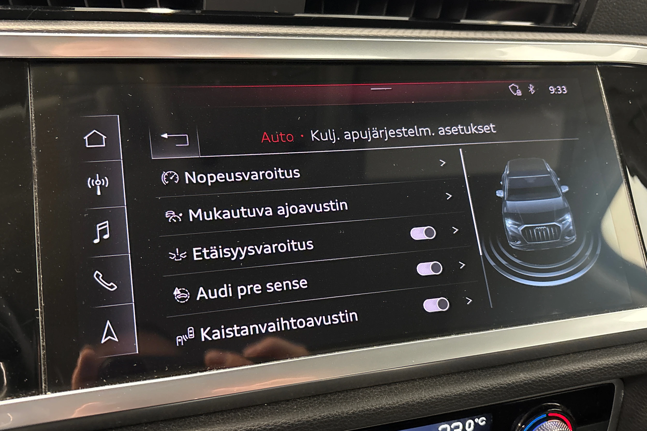 valkoinen Audi Q3 2019 kuva 24.