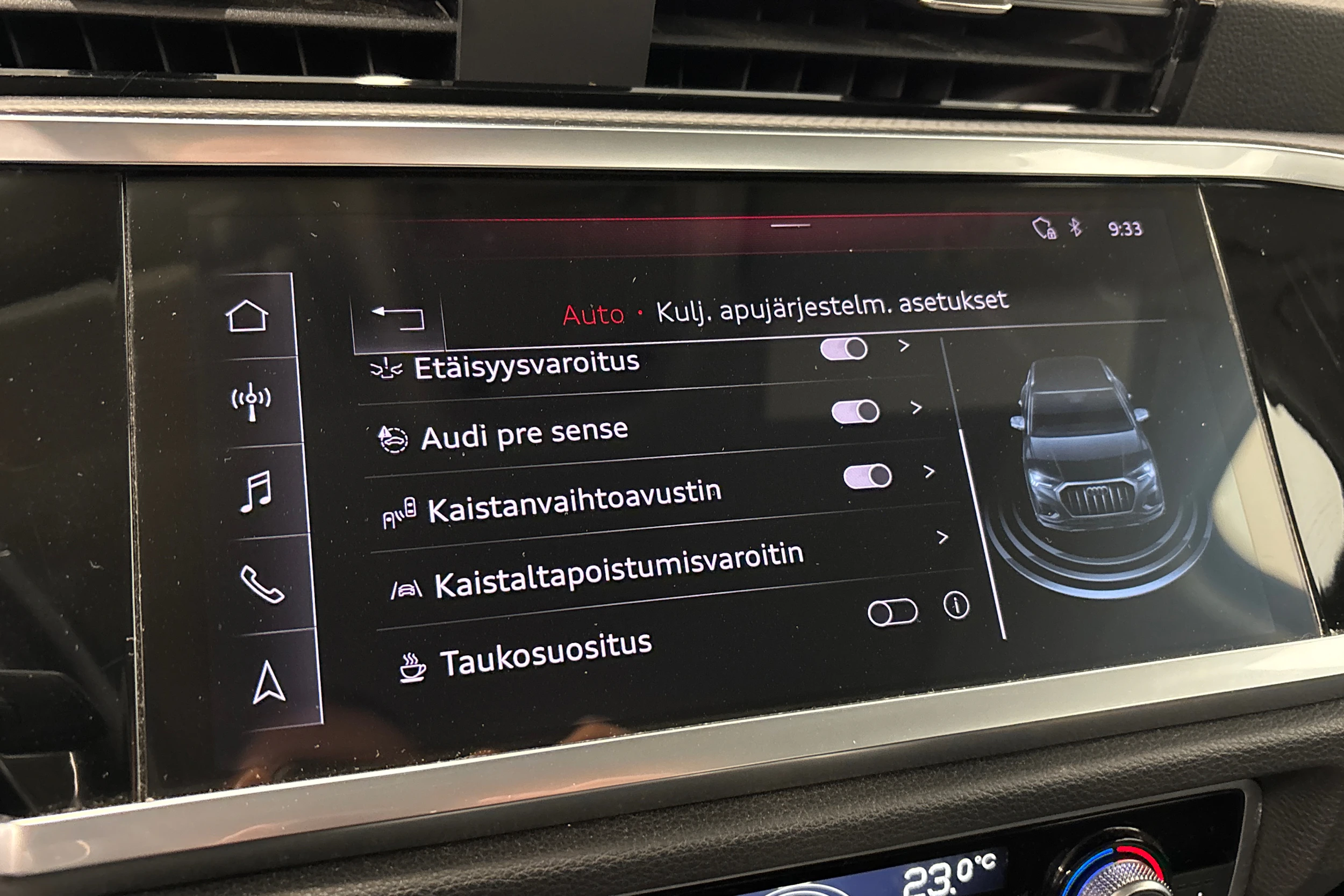 valkoinen Audi Q3 2019 kuva 25.