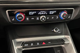 valkoinen Audi Q3 2019 kuva 27.