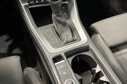 valkoinen Audi Q3 2019 kuva 28.