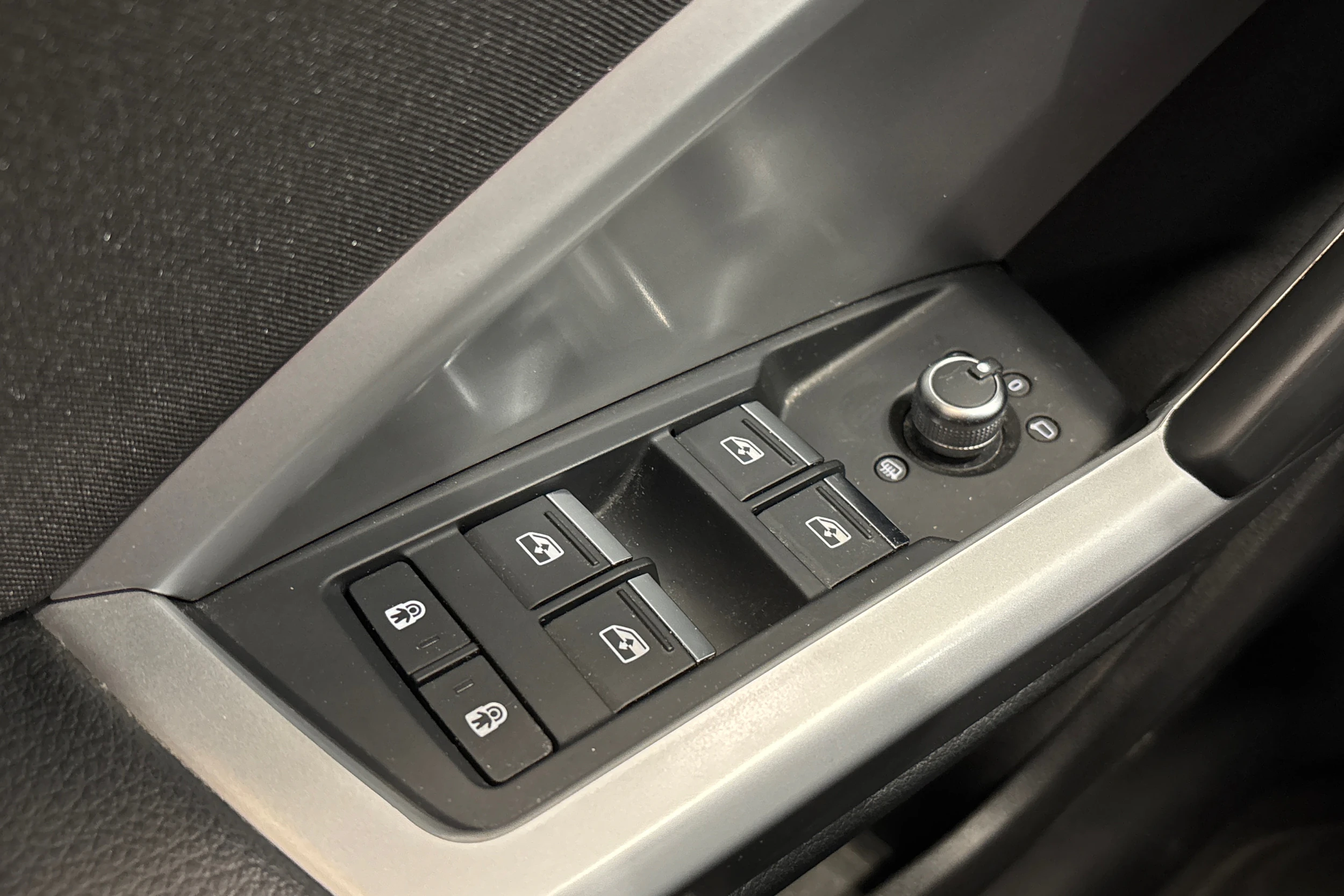 valkoinen Audi Q3 2019 kuva 29.