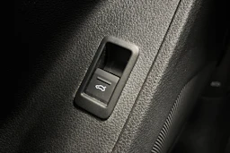 valkoinen Audi Q3 2019 kuva 30.